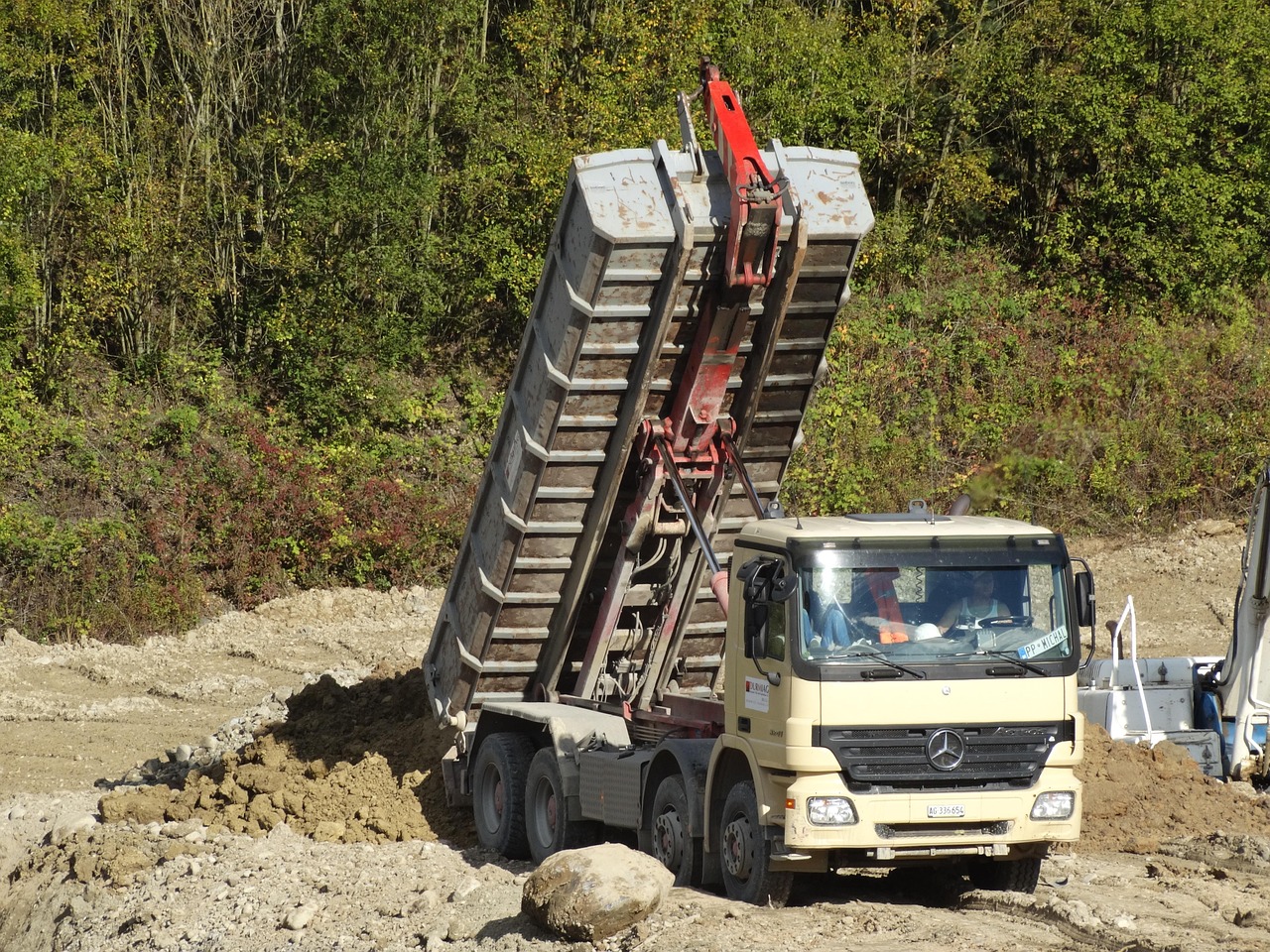 How a tipper load is quoted, and what decides the rate